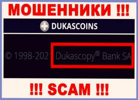 На официальном информационном портале DukasCoin сказано, что данной конторой руководит Dukascopy Bank SA
